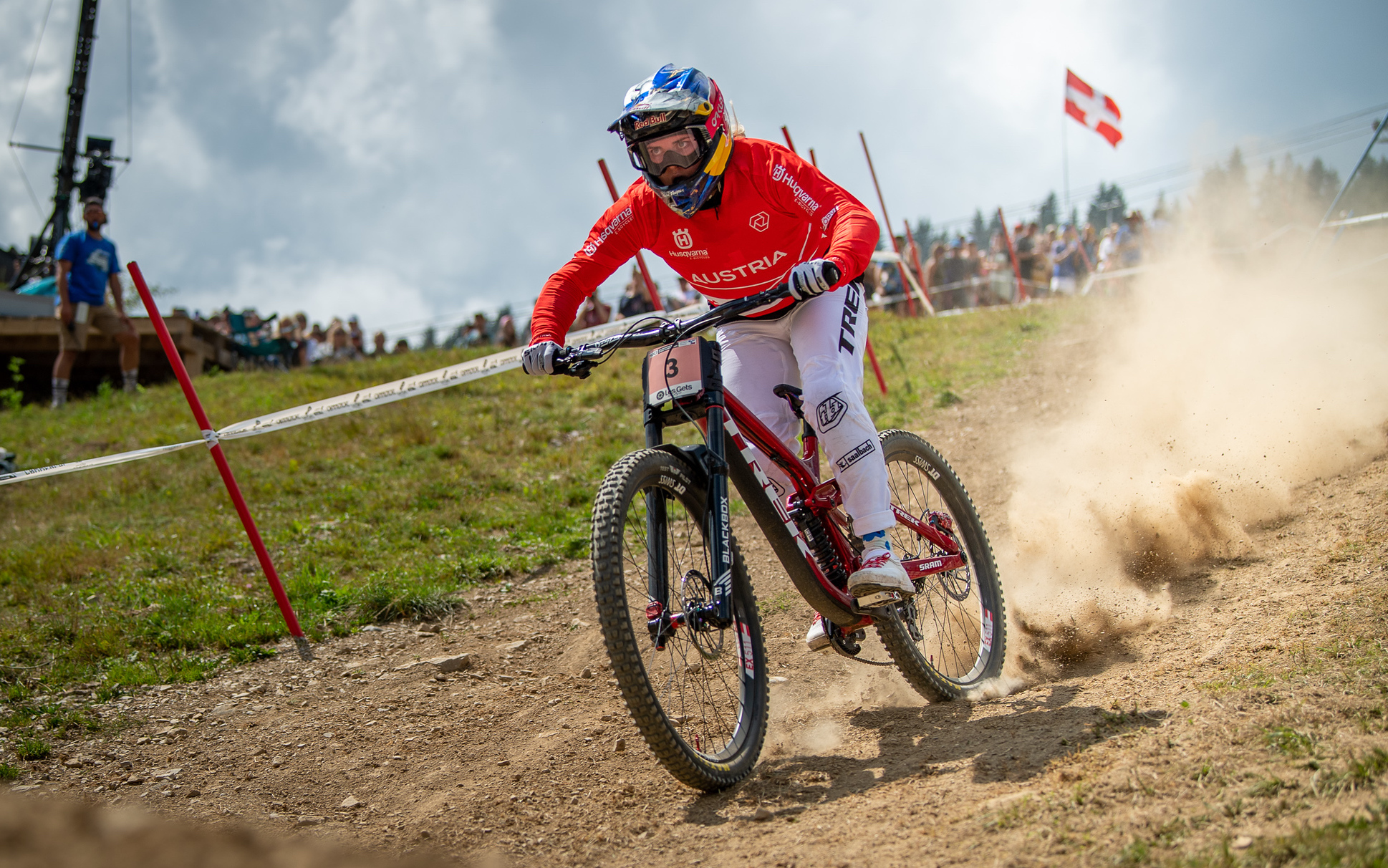 011 HOELL LesGets WCh DH WE 2022